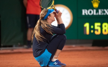 Nữ tay vợt tức giận mắng mỏ và yêu cầu bạn trai đổi chỗ ngồi ở Roland Garros
