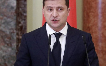 Tổng thống Ukraine Volodymyr Zelensky nhập viện điều trị COVID-19