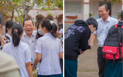 Thầy Hiệu trưởng ôm từng học sinh ngày nghỉ hưu, sau đó bất ngờ được tặng quà siêu cấp đáng yêu