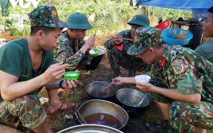 Nhường nhà, chia lương thực cho các chiến sĩ làm nhiệm vụ tại Trà Leng
