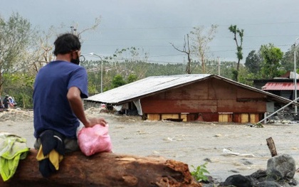 16 người chết vì bão Goni ở Philippines, Tổng thống thị sát vùng bị ảnh hưởng