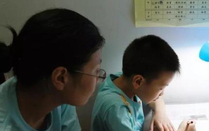 Không kèm con học bài, mẹ đơn thân bị yêu cầu viết bản tường trình, nội dung khiến giáo viên phải trả lời: "Nếu biết, tôi sẽ có cách cư xử khác”