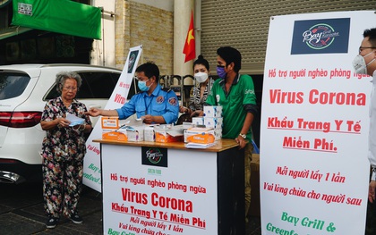 Phát 100.000 khẩu trang miễn phí cho người dân tại bến xe, ga tàu, bệnh viện ở Sài Gòn để phòng dịch virus corona