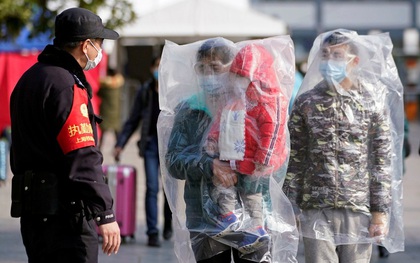 Thành phố ngay sát tâm dịch Vũ Hán phát hiện 13.000 người có triệu chứng sốt