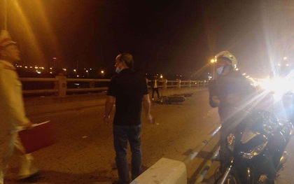 Hà Nội: Dắt con đi ăn xin trên cầu Thanh Trì, người mẹ bị xe máy tông tử vong, con bị thương