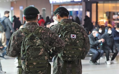 13 quân nhân Hàn Quốc nhiễm virus corona, 7.500 người khác phải cách ly