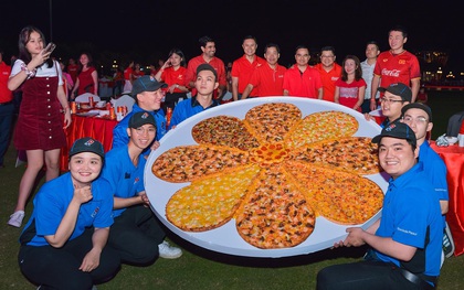 Domino’s “trình làng” bánh pizza hình hoa mai khổng lồ