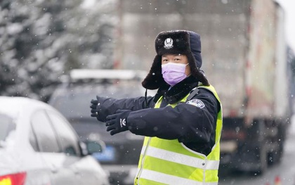 Trung Quốc khôi phục giao thông, gỡ bỏ hàng chục nghìn trạm kiểm dịch