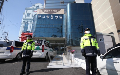 Hàn Quốc: Xuất hiện thêm ổ dịch Covid-19 tại bệnh viện ở Daegu; Thứ trưởng Y tế tự cách ly sau khi tiếp xúc với bác sĩ nhiễm bệnh