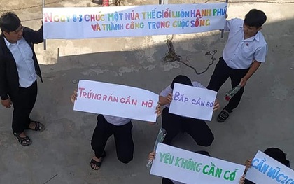 8/3 giữa mùa dịch Corona, các nam sinh vẫn dày công tặng các nữ sinh trong lớp quà vừa chất vừa độc