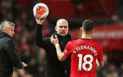 Chỉ với hành động nhắc nhở HLV Pep Guardiola "im miệng", tân binh của MU được fan phong làm huyền thoại