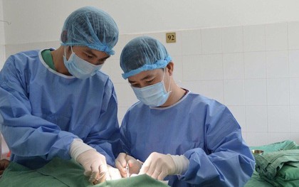 Người phụ nữ bị máy cắt rau lột sạch da đầu, lộ xương sọ