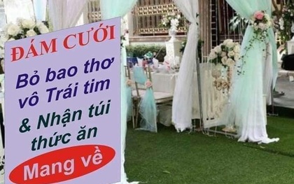 Hài hước hình ảnh đám cưới thời dịch Covid-19: "Bỏ phong bao vào trái tim rồi nhận túi đồ ăn về"