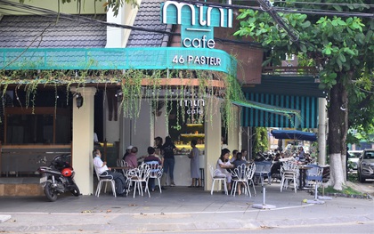 Đà Nẵng ngày đầu nới lỏng giãn cách xã hội: Một số người dân ra đường thưởng thức cafe, tắm biển