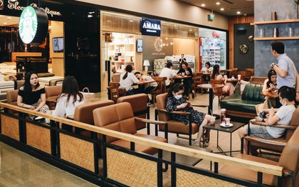Ngày cuối tuần đầu tiên nới lỏng giãn cách xã hội, người Sài Gòn vui vẻ dạo TTTM để ăn uống, mua sắm