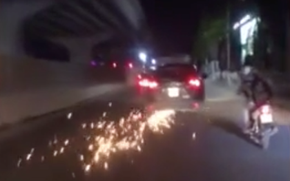 Hà Nội: Phẫn nộ xe ô tô tông vào bé gái đi xe đạp điện rồi kéo lê xe hàng chục km