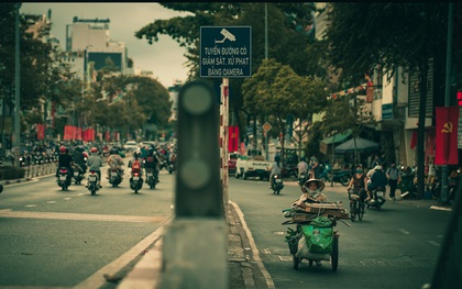 Có một Sài Gòn mỗi ngày thật khác: Giữa xô bồ và hoa lệ, vài khoảng lặng chợt ghé ngang khiến ta càng nhìn càng thương!