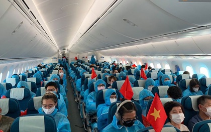 Chùm ảnh: Hai chuyến bay Vietnam Airlines đưa công dân Việt tại Hoa Kỳ và châu Âu hồi hương
