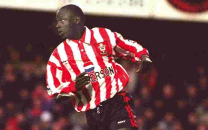 Ali Dia và cú lừa kinh điển trong lịch sử Ngoại hạng Anh, khi ra sân 53 phút mà không biết chơi bóng