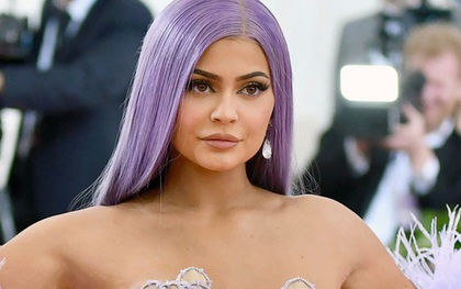 Kylie Jenner đáp trả cực gắt sau khi bị Forbes bóc phốt, tước mất danh hiệu "tỷ phú trẻ nhất thế giới"
