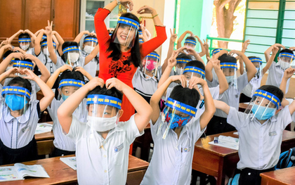 TP.HCM: Trường học không được sử dụng nón chống giọt bắn phòng Covid-19