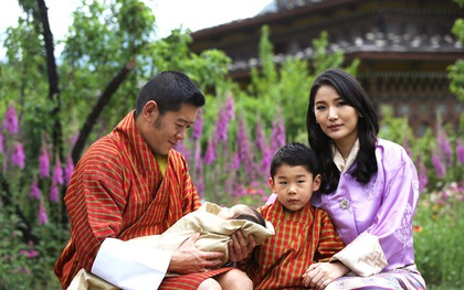Hoàng hậu "vạn người mê" Bhutan chính thức công bố hình ảnh con trai thứ 2 mới sinh khiến dân mạng xuýt xoa