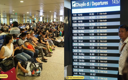 Hàng loạt chuyến bay bị delay sau khi máy bay Vietjet hạ cánh lệch đường băng, hành khách vật vờ chờ đợi ở Tân Sơn Nhất