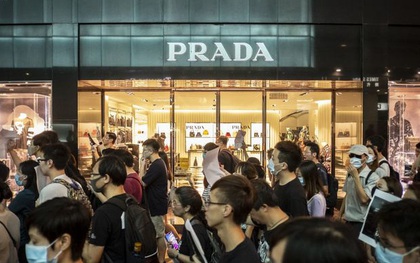 Khi Prada, Tissot sắp thành... hàng lẩu: Tình cảnh thê lương đang xảy ra tại con phố mua sắm đắt đỏ bậc nhất hành tinh