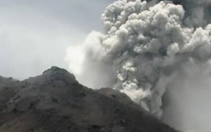 Núi lửa Merapi (Indonesia) phun tro bụi cao 6km, cư dân cảnh giác cao