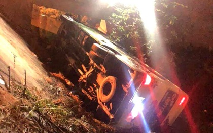 Xe chở 30 học sinh Thanh Hóa đi chụp ảnh kỷ yếu bị lật: Nhà trường nói gì?