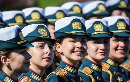 Vẻ đẹp các nữ quân nhân Nga trong lễ duyệt binh trên Quảng trường Đỏ