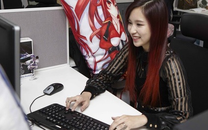 Chịu chơi như nữ idol Mina (Twice), đầu tư hẳn dàn PC cực xịn để "rảnh tay thì cày game"