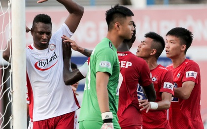 Cựu tuyển thủ Việt Nam xui học trò gây áp lực với trọng tài để đối thủ nhận thẻ phạt