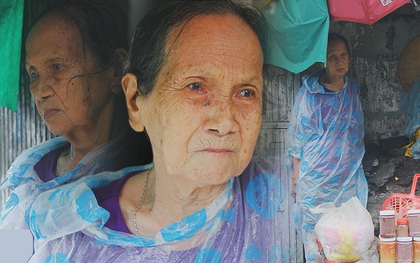 Cụ bà ngồi co ro giữa cơn mưa Sài Gòn để bán từng hủ mắm mưu sinh: "Con nó hết thương ngoại rồi, giờ sống được ngày nào hay ngày đó"