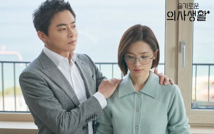 Đạo diễn Hospital Playlist cài cắm Jo Jung Suk yêu nữ chính từ đầu mà chẳng ai nhận ra?