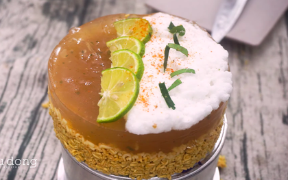 Khi bạn hết tiền nhưng vẫn muốn có bánh sinh nhật: Chỉ cần bỏ ra 10k như YouTuber này là có ngay món “Hảo Hảo Tôm Chua Cake”