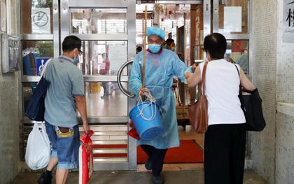 Hong Kong: Dịch COVID-19 bùng phát lần ba, phát hiện người mắc bệnh đi hiến máu