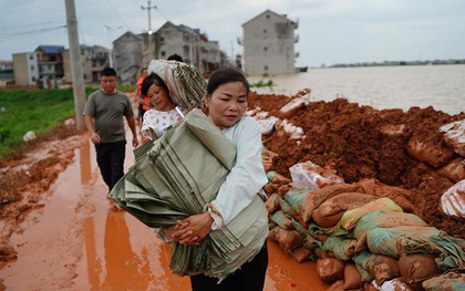 Trên 400 con sông tại Trung Quốc bị tràn bờ