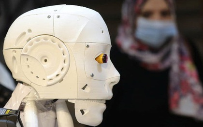 Con robot đầy ám ảnh này đang hỗ trợ các xét nghiệm coronavirus ở Ai Cập