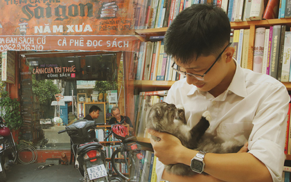 Gặp ông chủ quán uống cà phê trả tiền bằng sách độc nhất Sài Gòn: Mang 1 quyển sách "tặng" quán, nhận một phần nước bất kỳ