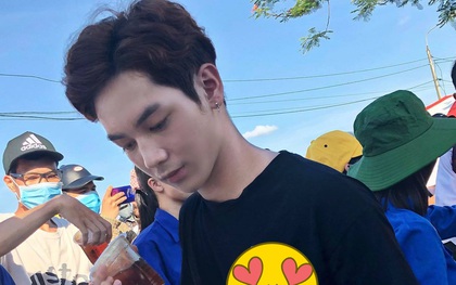 Anh chàng được săn lùng khi phát trà sữa tiếp sức mùa thi: Hoá ra từng là "trai đẹp 2s" trong MV Chi Pu