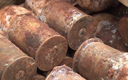 Đào móng làm hồ chứa nước, phát hiện hơn 60 quả đạn pháo ở Bình Phước
