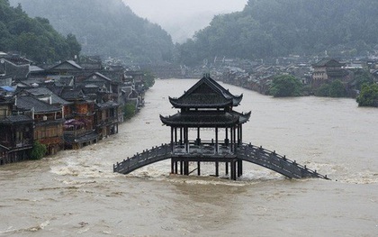 Hàng trăm con sông vượt mức nước báo động, thiệt hại không kể xiết: TQ lại tiếp tục đón "hung tin"