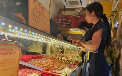 Giá vàng SJC "bốc hơi" hơn 5 triệu đồng/lượng