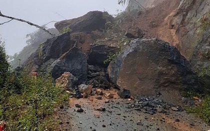 Lai Châu: Tảng đá lớn từ sườn núi bất ngờ rơi xuống đè chết người