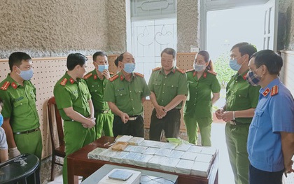 Phá 2 chuyên án "khủng", thu giữ 53 bánh heroin, 25kg ma túy các loại, 1 khẩu súng