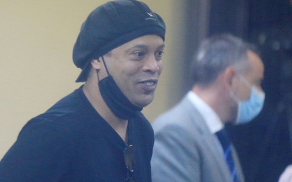 Ronaldinho chính thức được trả tự do sau 5 tháng chịu ngồi tù và quản thúc tại Paraguay