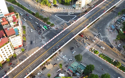 Chùm ảnh: Nhìn từ trên cao cây cầu vượt dầm thép nối liền 3 quận nội thành Hà Nội trước ngày thông xe