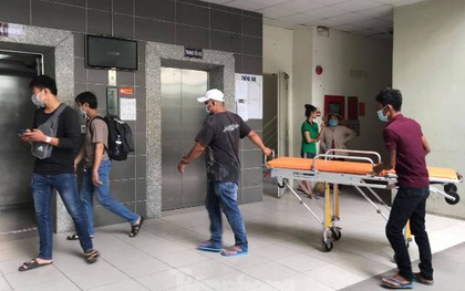 Con phát hiện cha tử vong bất thường trong tòa nhà chung cư