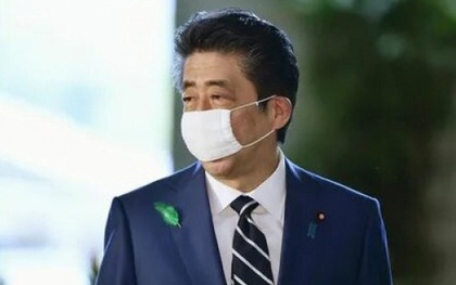 Thủ tướng Nhật Bản ngưng sử dụng khẩu trang “Abenomask”
